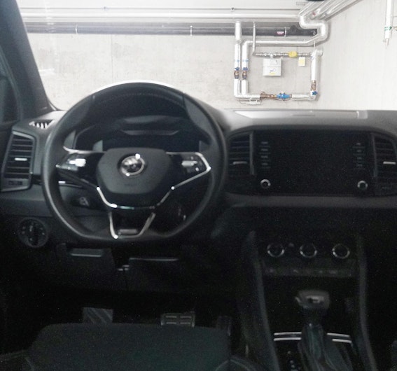 Vehicle image SKODA KAROQ