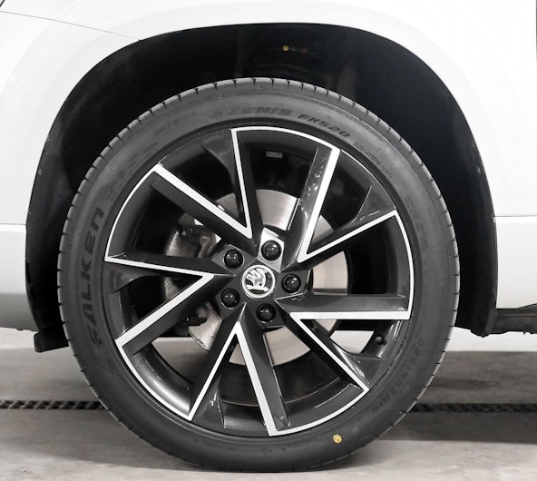 Vehicle image SKODA KAROQ