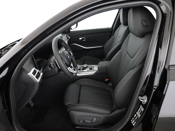 Vehicle image BMW 3 SERIES