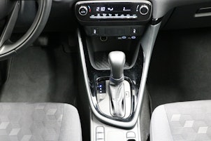 Vehicle image TOYOTA Yaris 1.5 VVT-i HSD Trend