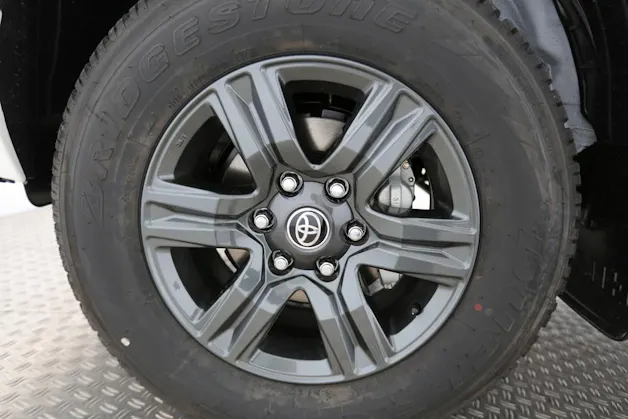 Toyota Hilux Double Cab.-Pick-up 2.4 D-4D 150 Style