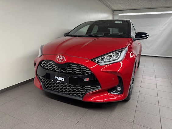 First vehicle image