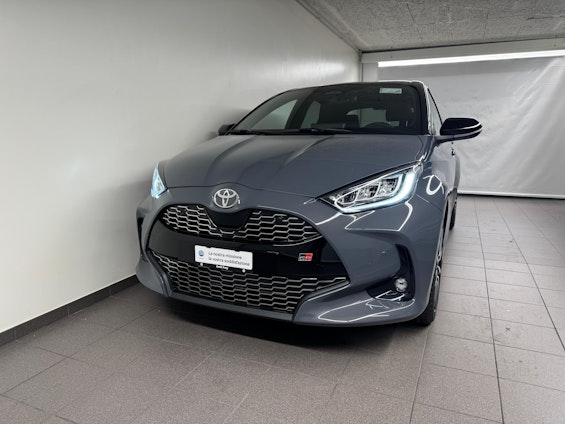 First vehicle image