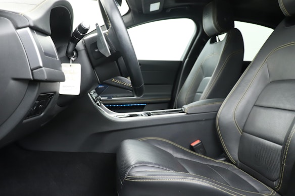 JAGUAR XF 2.0 T 300 Sport AWD 2