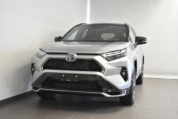 First vehicle image