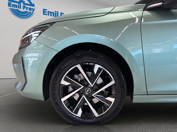 Vehicle image 4 Vehicle image 4