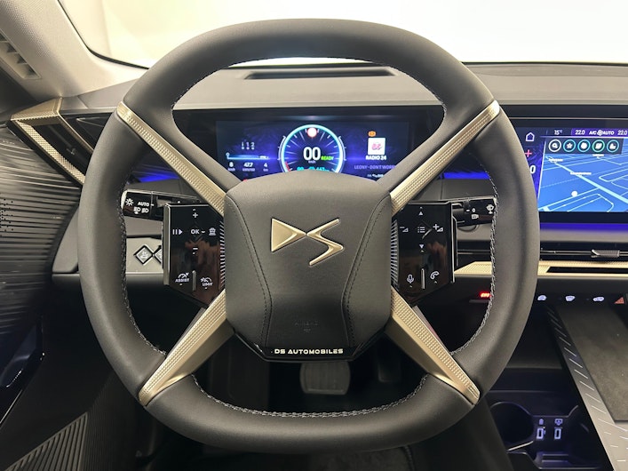 Vehicle image DS AUTOMOBILES DS N°8