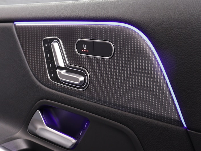 Vehicle image MERCEDES-BENZ EQA 350