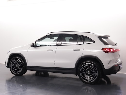 MERCEDES-BENZ EQA 350 Swiss Star AMG Line 4matic 3