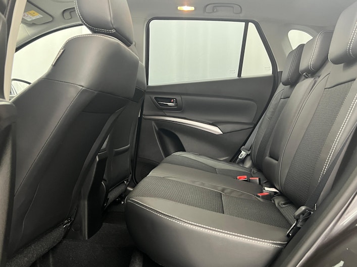 Vehicle image SUZUKI S-CROSS