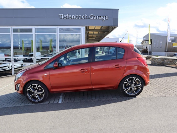First vehicle image