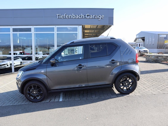 First vehicle image