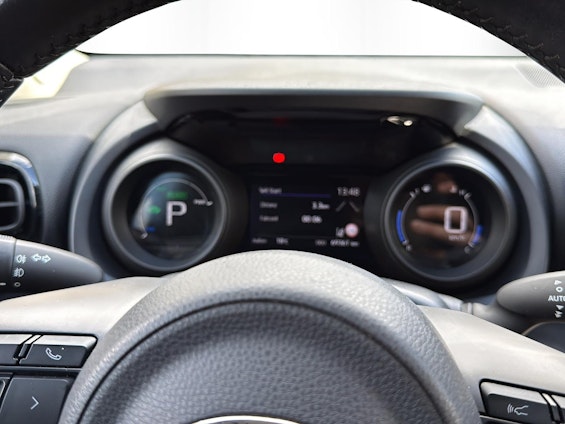 Vehicle image 19