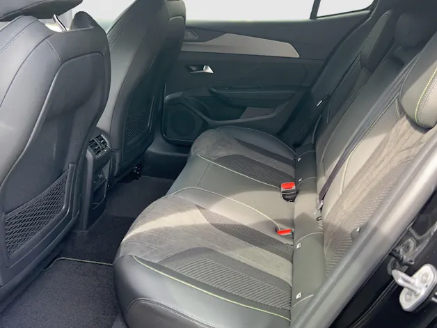 Peugeot 408 1.6 PHEV 225 GT