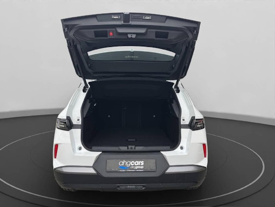 Vehicle image 8 Vehicle image 8