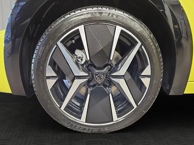 Peugeot 208 e-GT