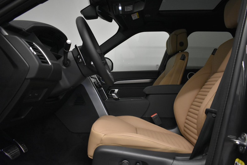 Vehicle image LAND ROVER DISCOVERY