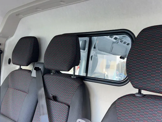 Peugeot Boxer Kaw. 335 L2H2 Verglast 2.2 BlueHDi 140 S/S