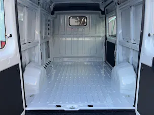 Peugeot Boxer Kaw. 335 L2H2 Verglast 2.2 BlueHDi 140 S/S