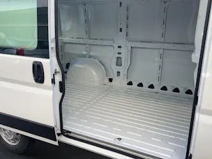 Peugeot Boxer Kaw. 335 L2H2 Verglast 2.2 BlueHDi 140 S/S
