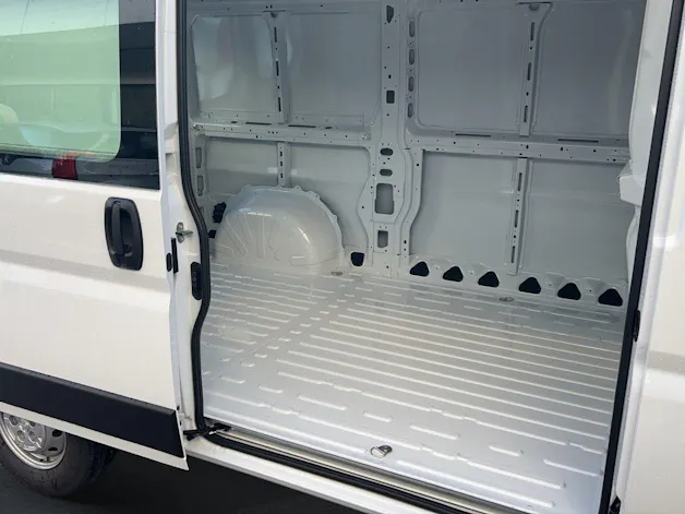 Peugeot Boxer Kaw. 335 L2H2 Verglast 2.2 BlueHDi 140 S/S