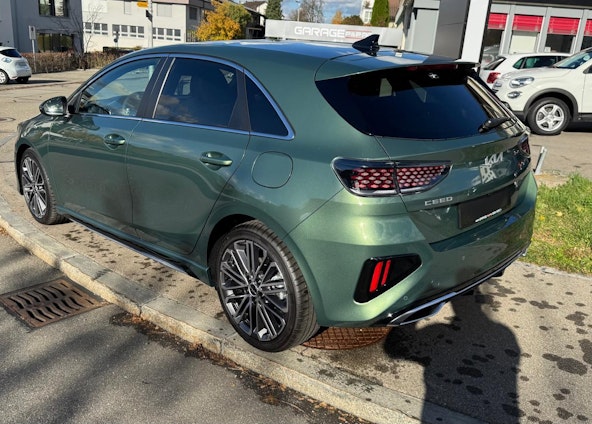 Vehicle image 4 Vehicle image 4