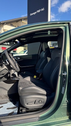 Vehicle image 9 Vehicle image 9