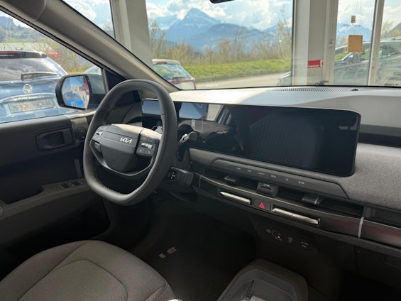 Vehicle image 32 Vehicle image 32