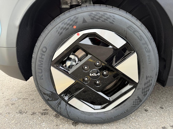 Vehicle image 18 Vehicle image 18