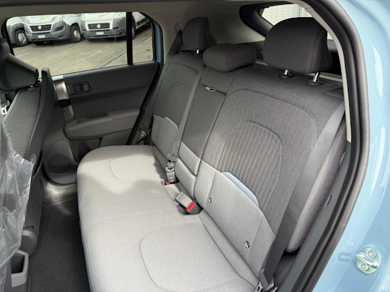 Vehicle image 17 Vehicle image 17