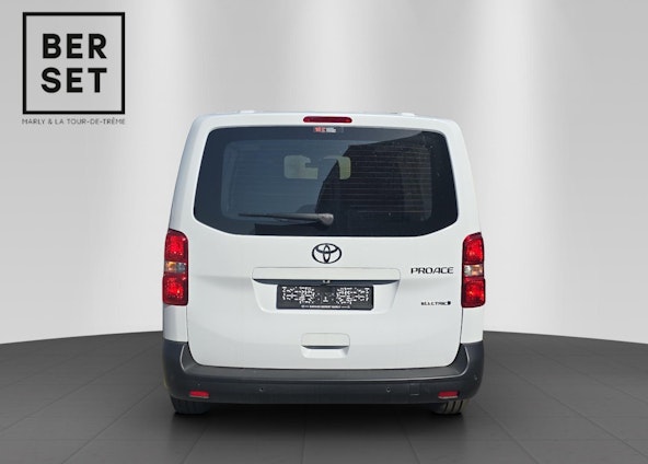 Vehicle image 4 Vehicle image 4