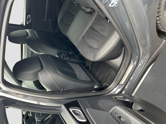 Vehicle image 9 Vehicle image 9