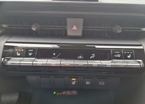 Vehicle image 15 Vehicle image 15