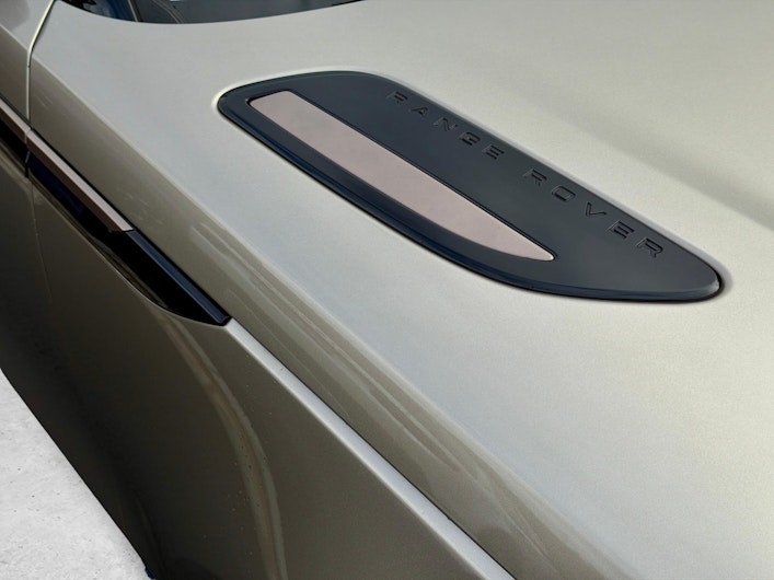 Vehicle image LAND ROVER RANGE ROVER VELAR