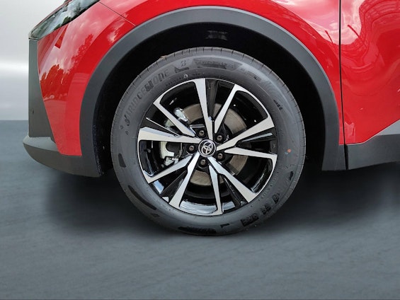 Vehicle image 13