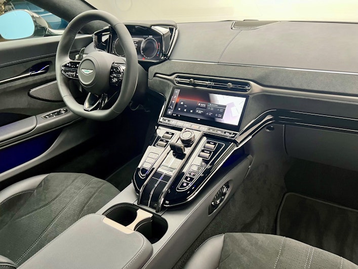 Vehicle image ASTON MARTIN V12 Vantage