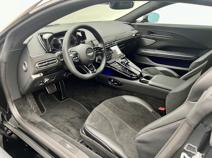 Vehicle image ASTON MARTIN V12 Vantage