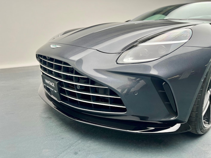 Vehicle image ASTON MARTIN V12 Vantage