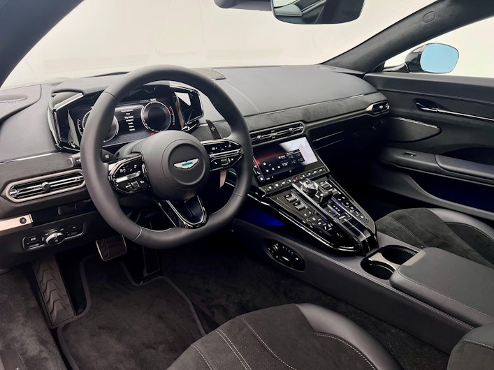 Vehicle image ASTON MARTIN V12 Vantage