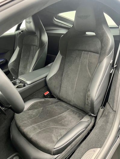 Vehicle image ASTON MARTIN V12 Vantage