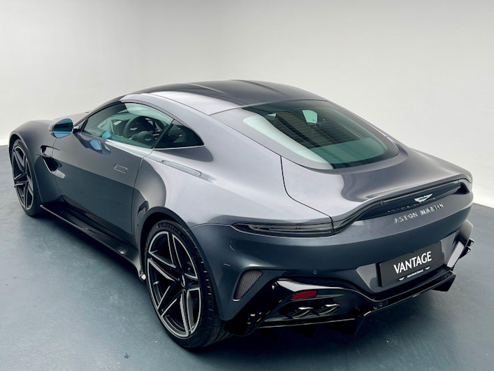 Vehicle image ASTON MARTIN V12 Vantage
