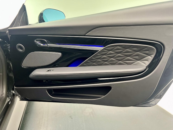 Vehicle image ASTON MARTIN DB12
