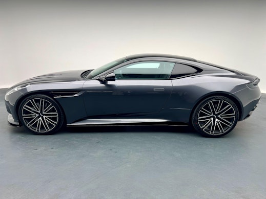 ASTON MARTIN DB12 Coupé 4.0 V8 Bi-Turbo 1