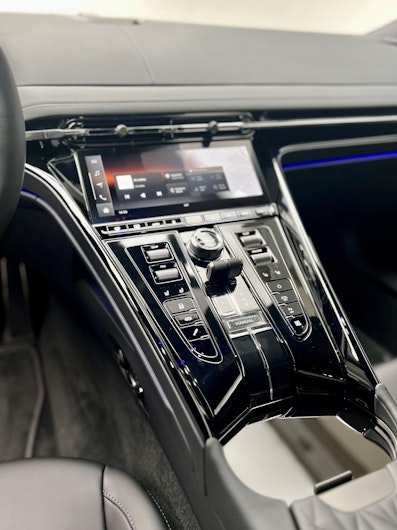 Vehicle image ASTON MARTIN DB12