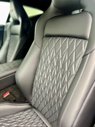 Vehicle image ASTON MARTIN DB12