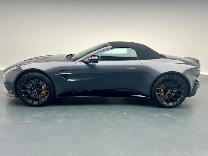 Vehicle image ASTON MARTIN V12 Vantage