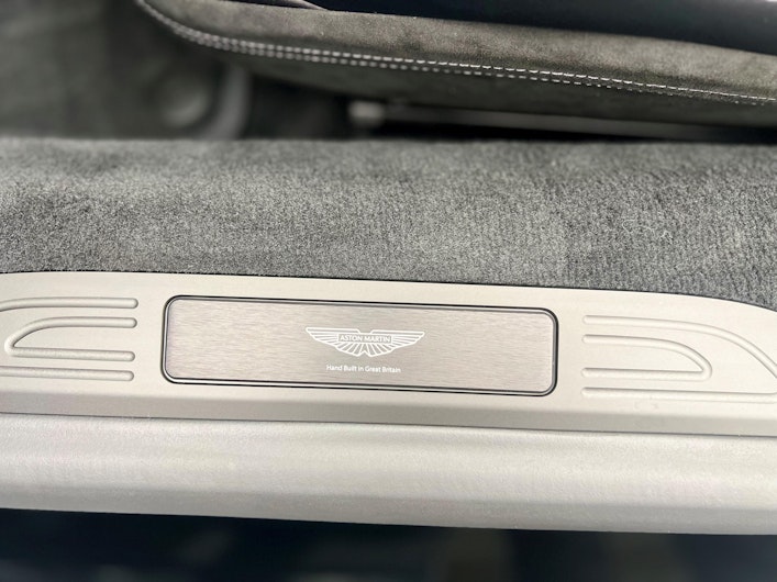 Vehicle image ASTON MARTIN V12 Vantage