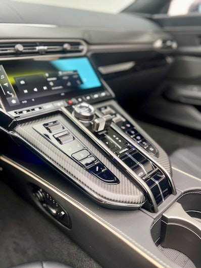 Vehicle image ASTON MARTIN V12 Vantage