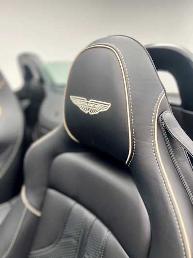 Vehicle image ASTON MARTIN V12 Vantage