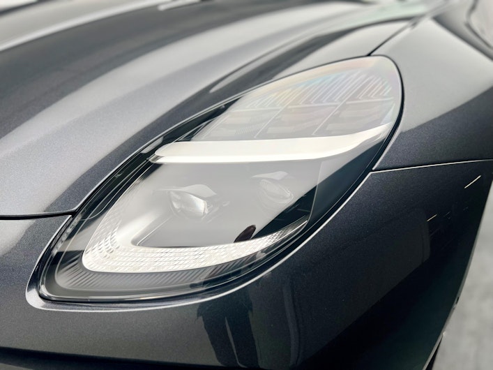 Vehicle image ASTON MARTIN V12 Vantage